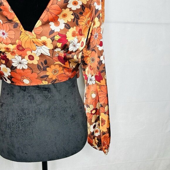 Le Lis Satin Deep V Cropped Blouse Sz S Floral Orange Brown Back-Zip Tie - Picture 4 of 8